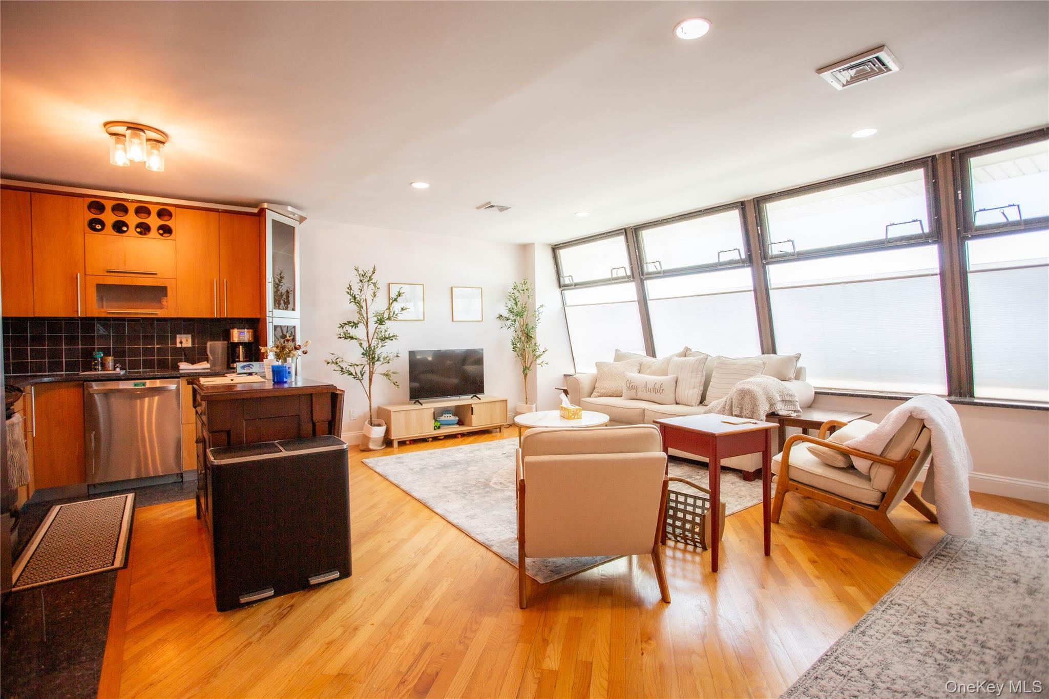 521 W Broadway B Property Photo 8