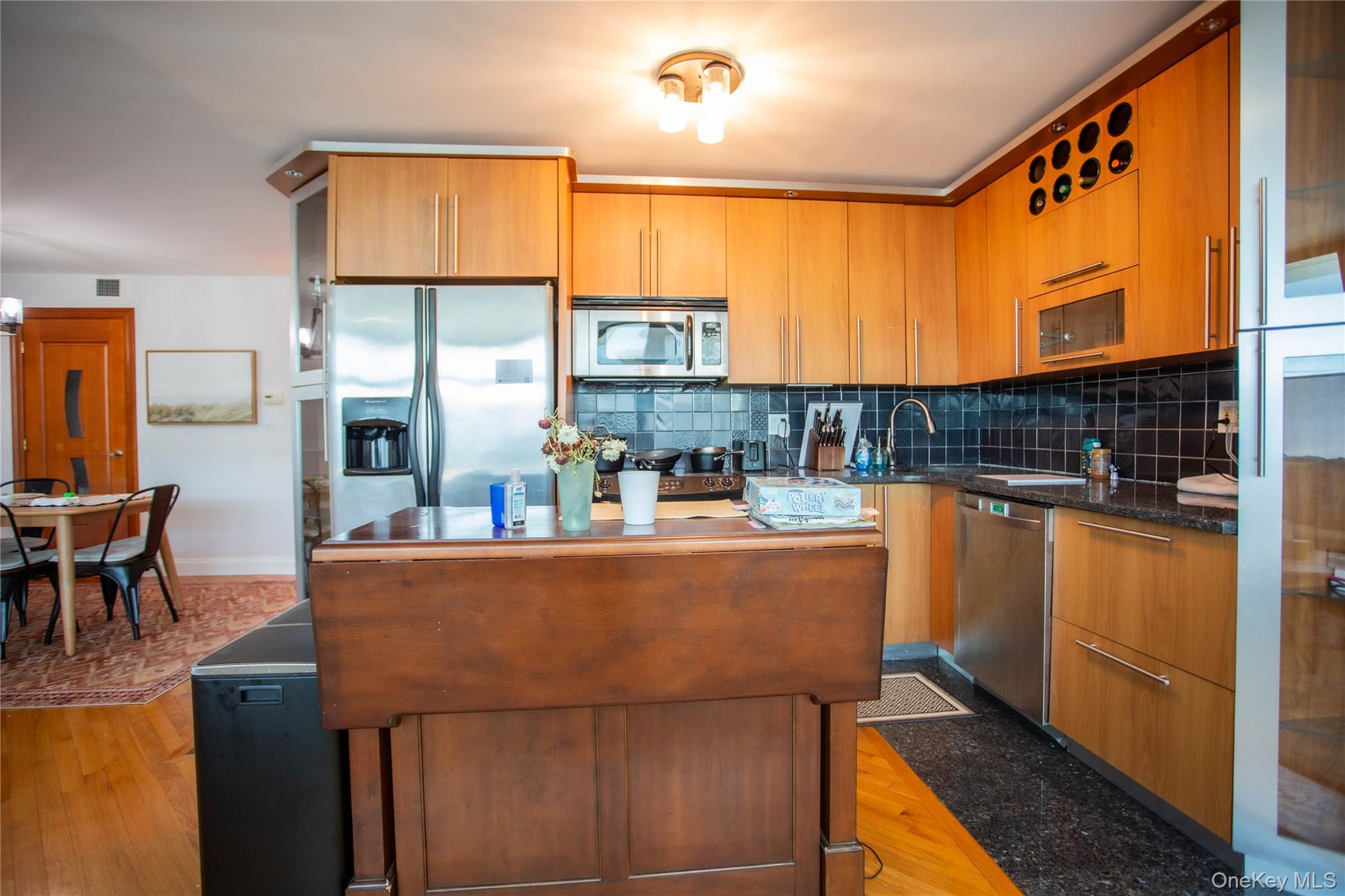 521 W Broadway B Property Photo 12