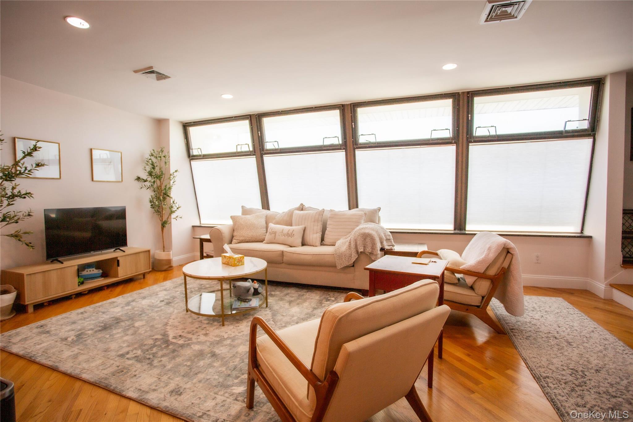 521 W Broadway B Property Photo 17
