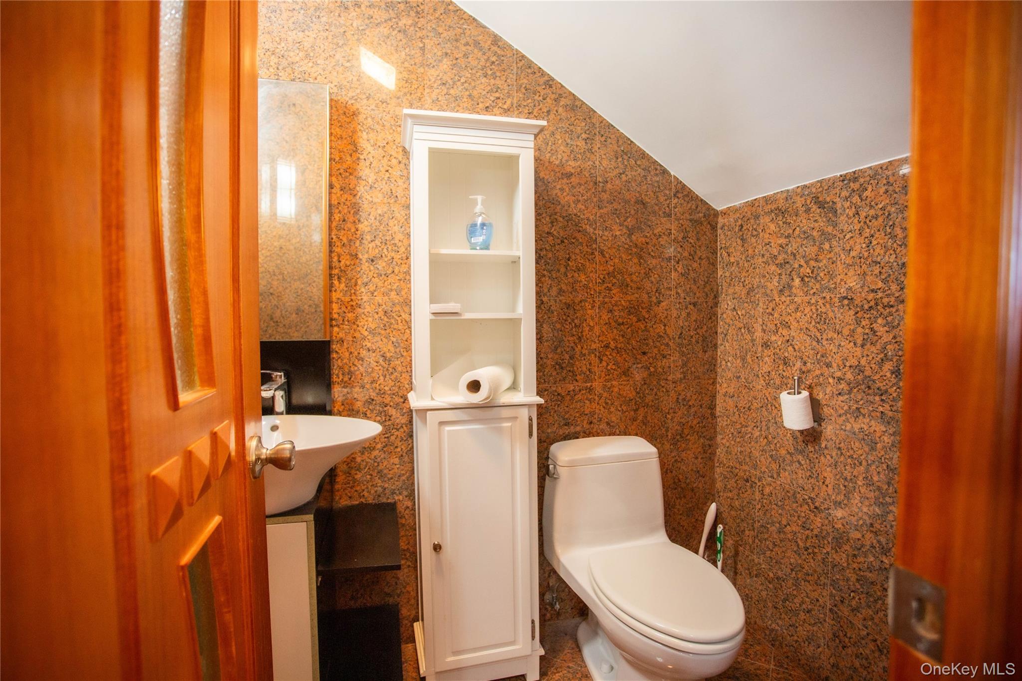 521 W Broadway B Property Photo 20