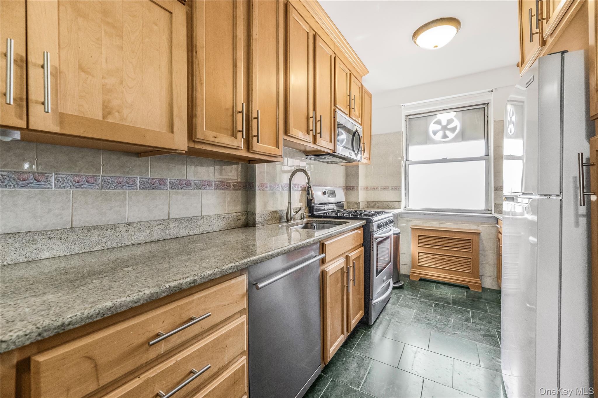 3725 Henry Hudson Parkway 6d Property Photo 2