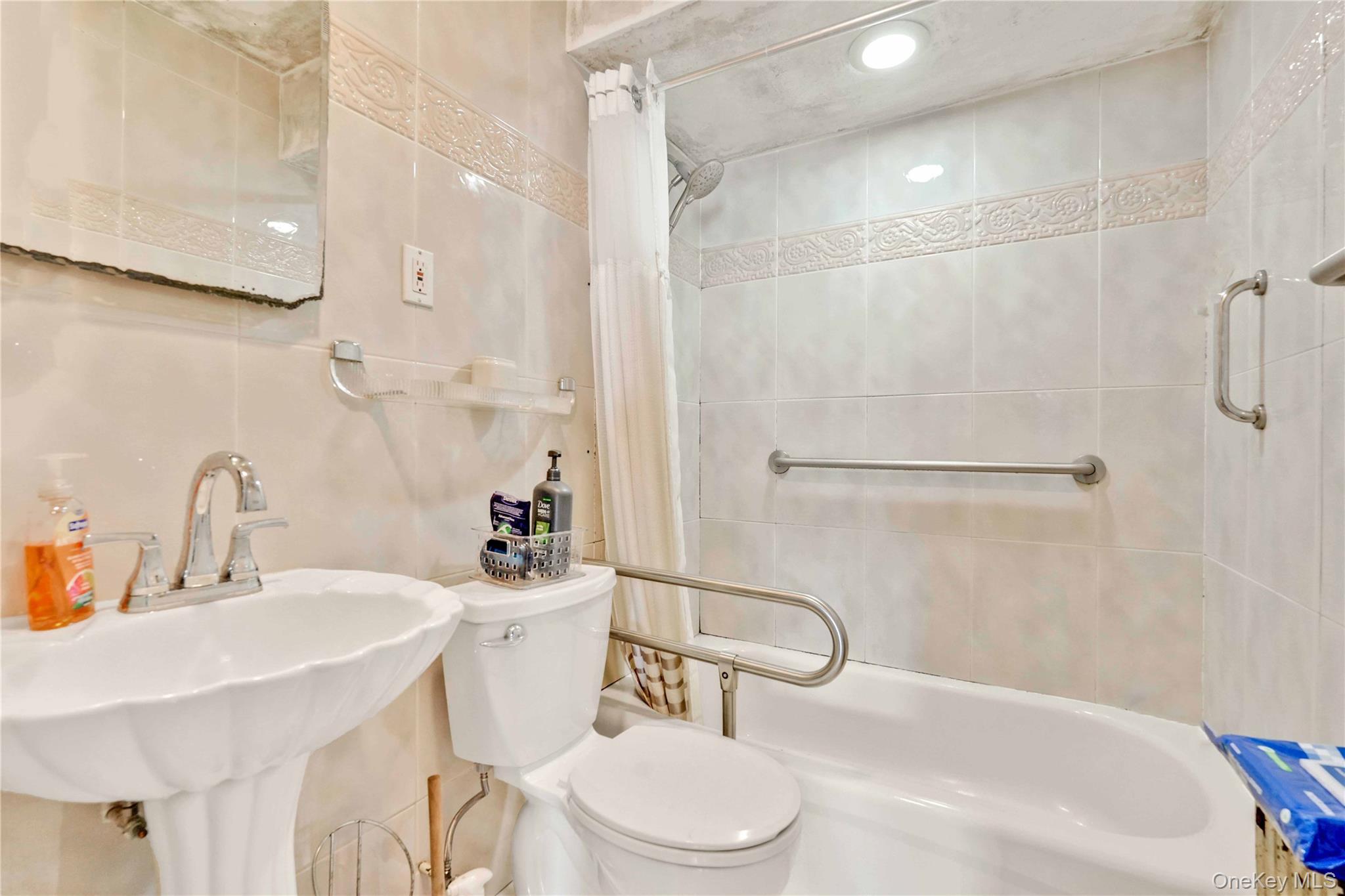 2347 Roosevelt Avenue Property Photo 10