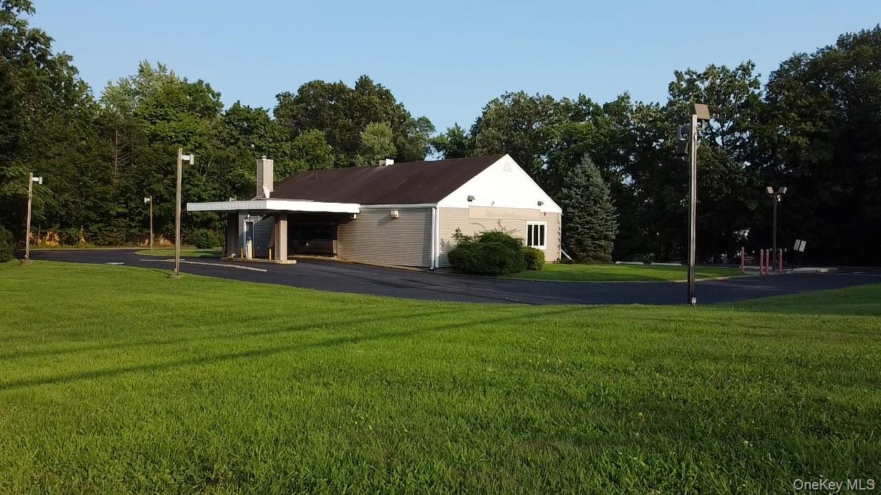 230 N Middletown Road Property Photo 4