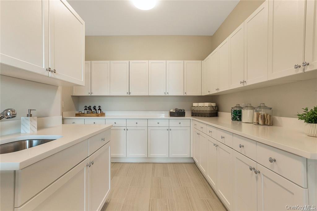 2000 Royal Court 2103/2105 Property Photo 10