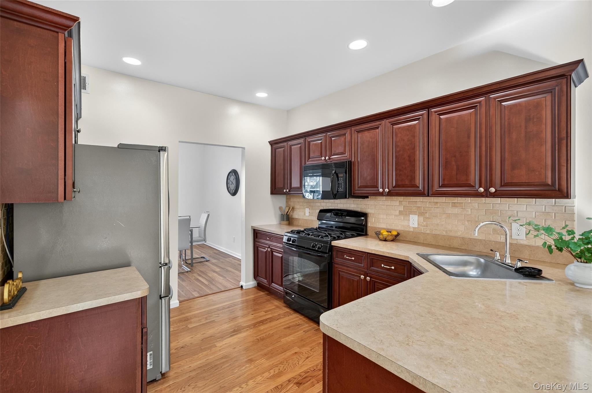 26 Seeley Bull Street Property Photo 18