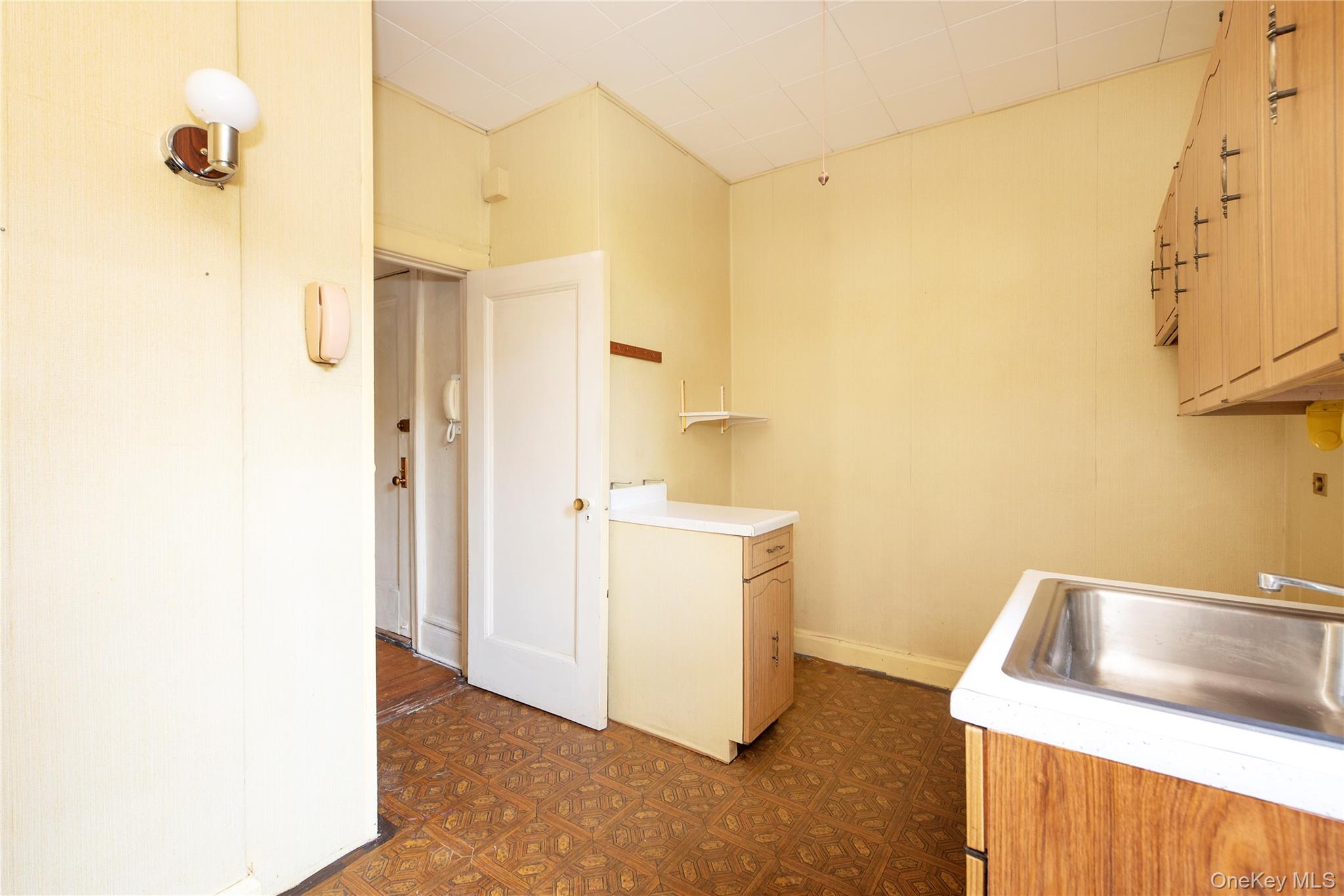 35-46 79 Street 43 Property Photo 7