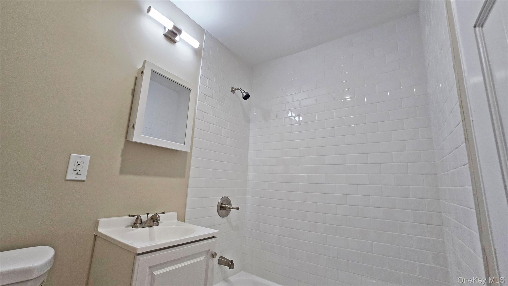 1275 E 51st Street 5m Property Photo 8