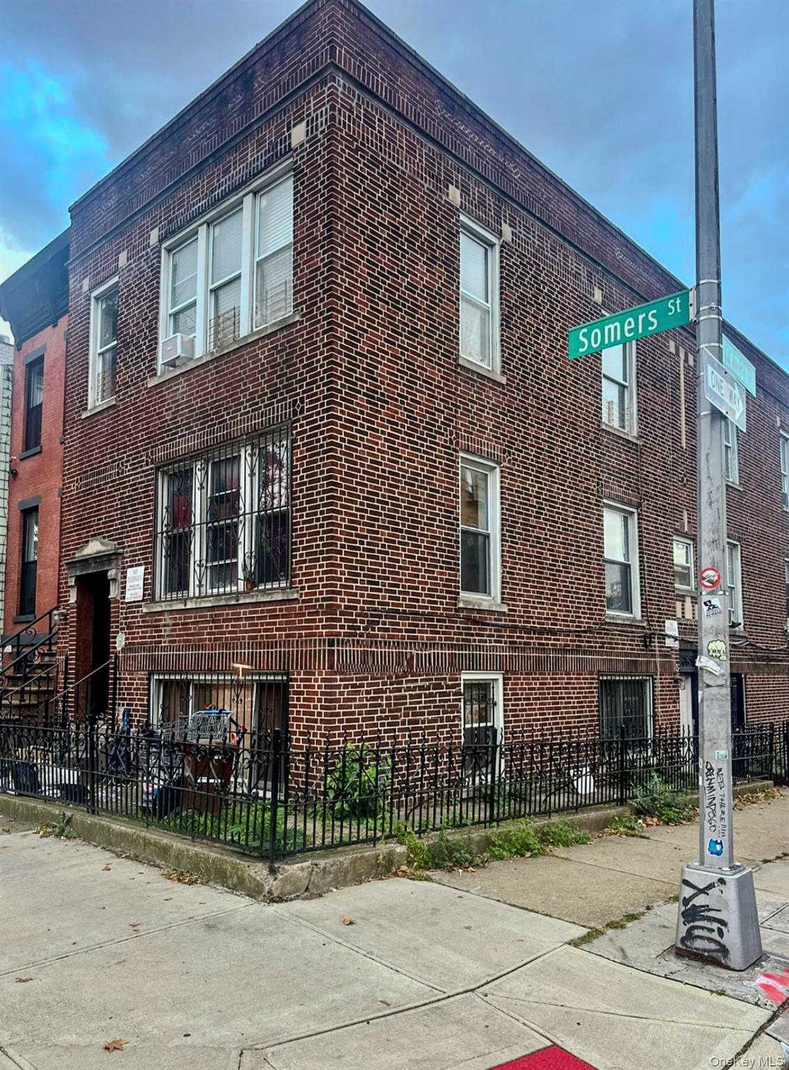 140 Somers Street Property Photo 2