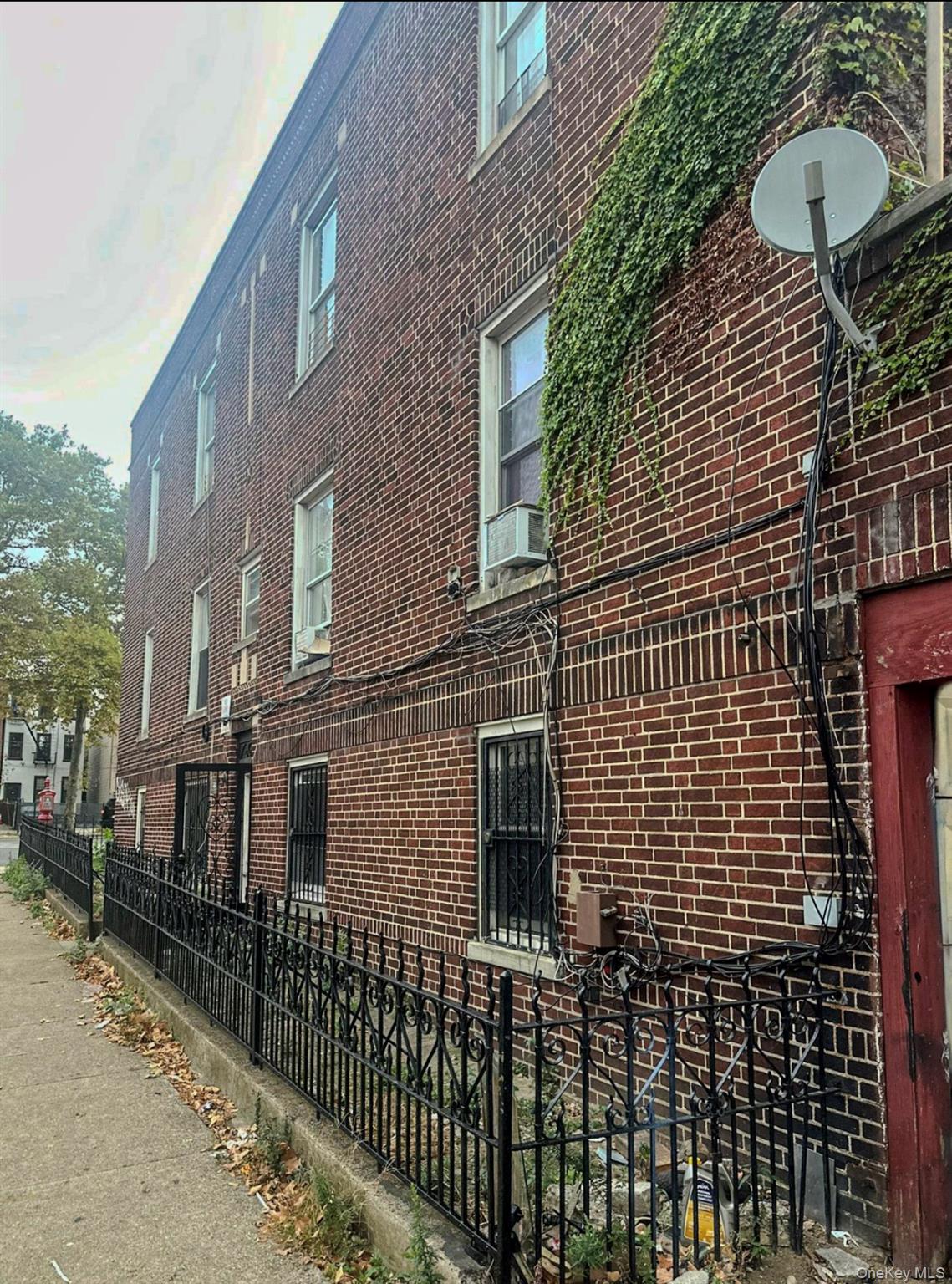140 Somers Street Property Photo 3