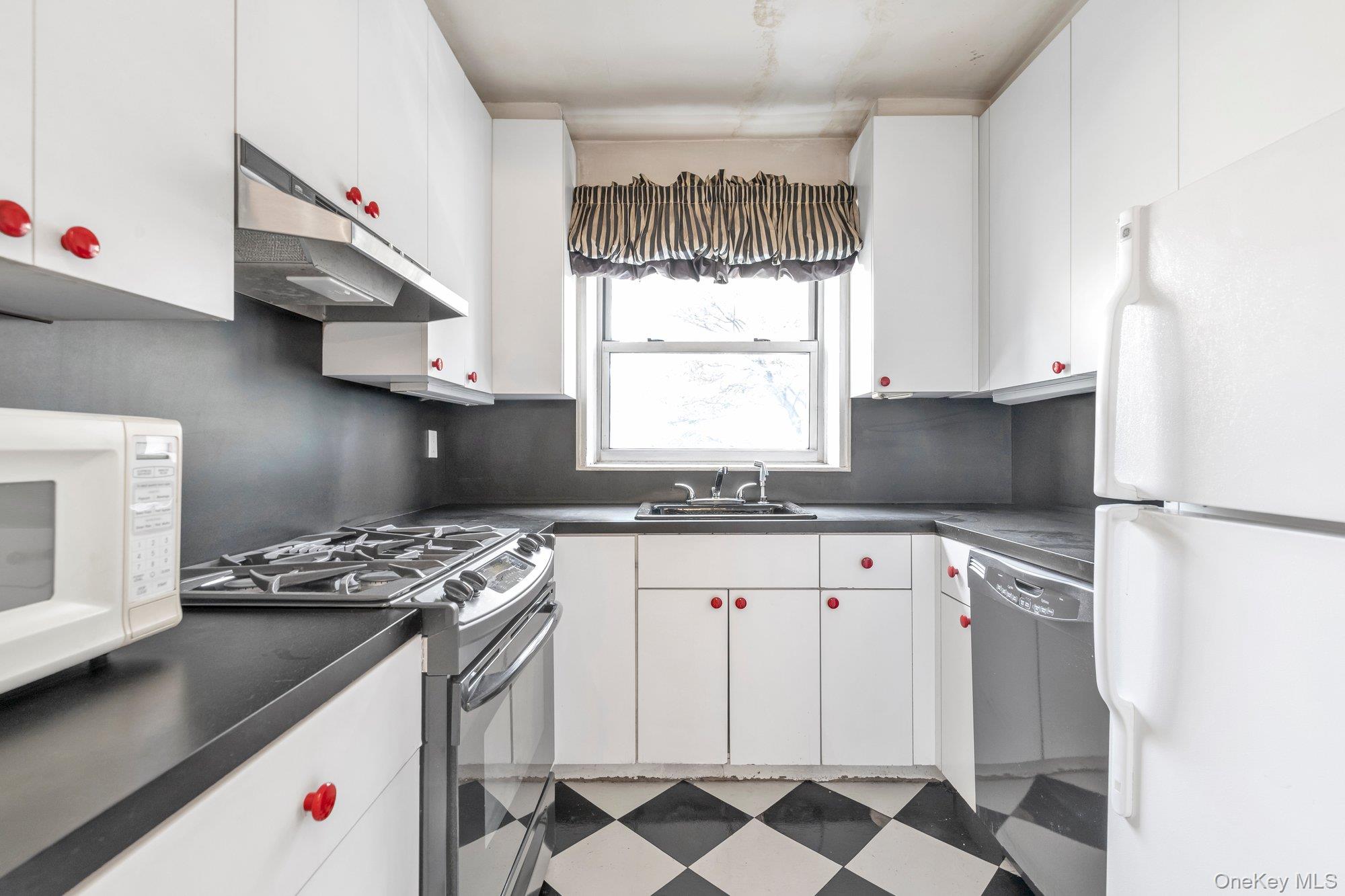 68-61 Yellowstone Boulevard 519 Property Photo 8