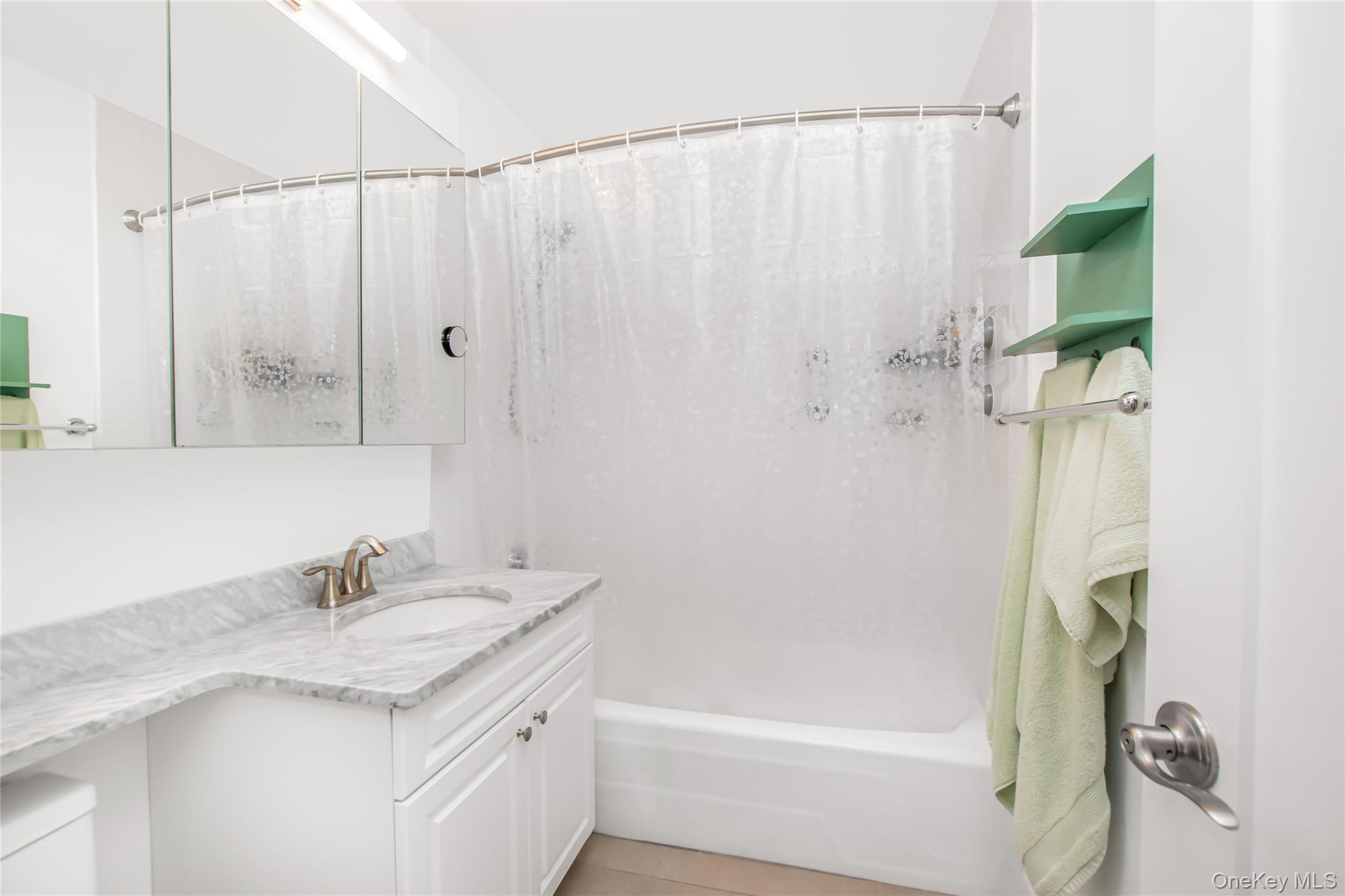 3333 Henry Hudson Parkway 2r Property Photo 8