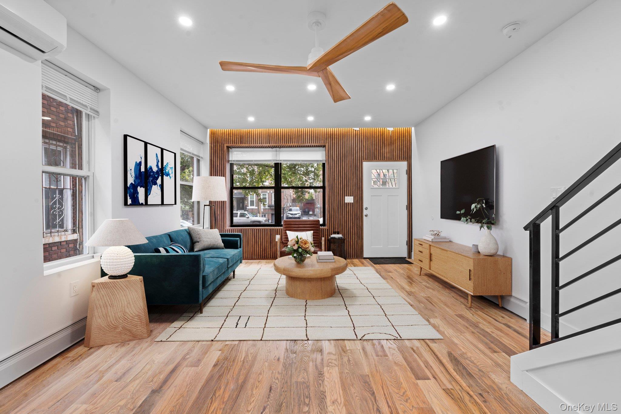 824 Troy Avenue Property Photo 1