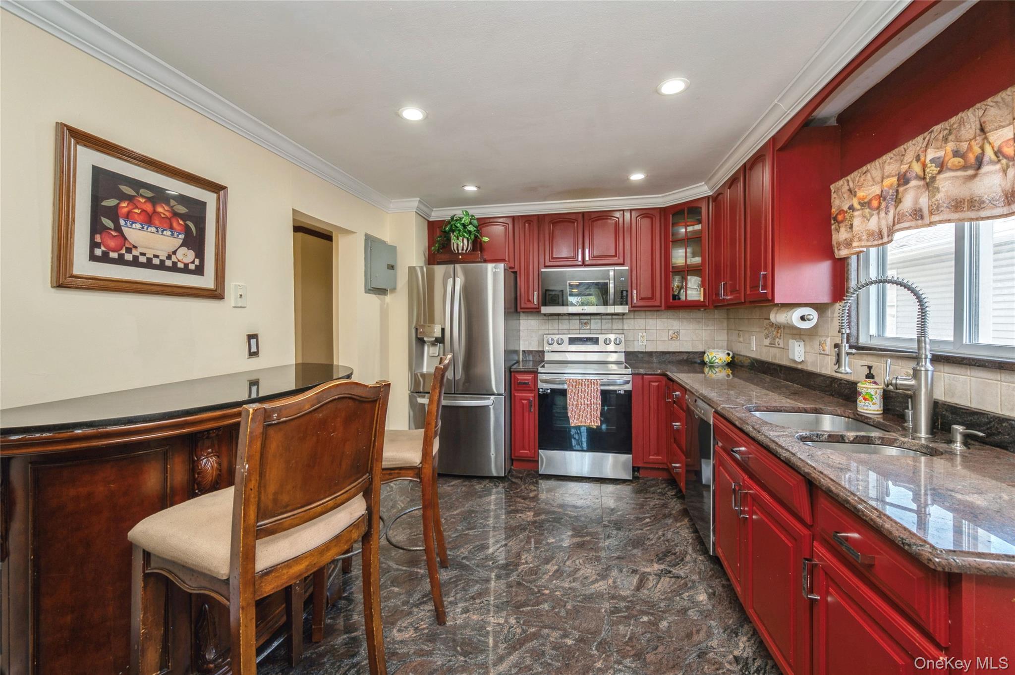 3357 Lawrence Avenue Property Photo 11