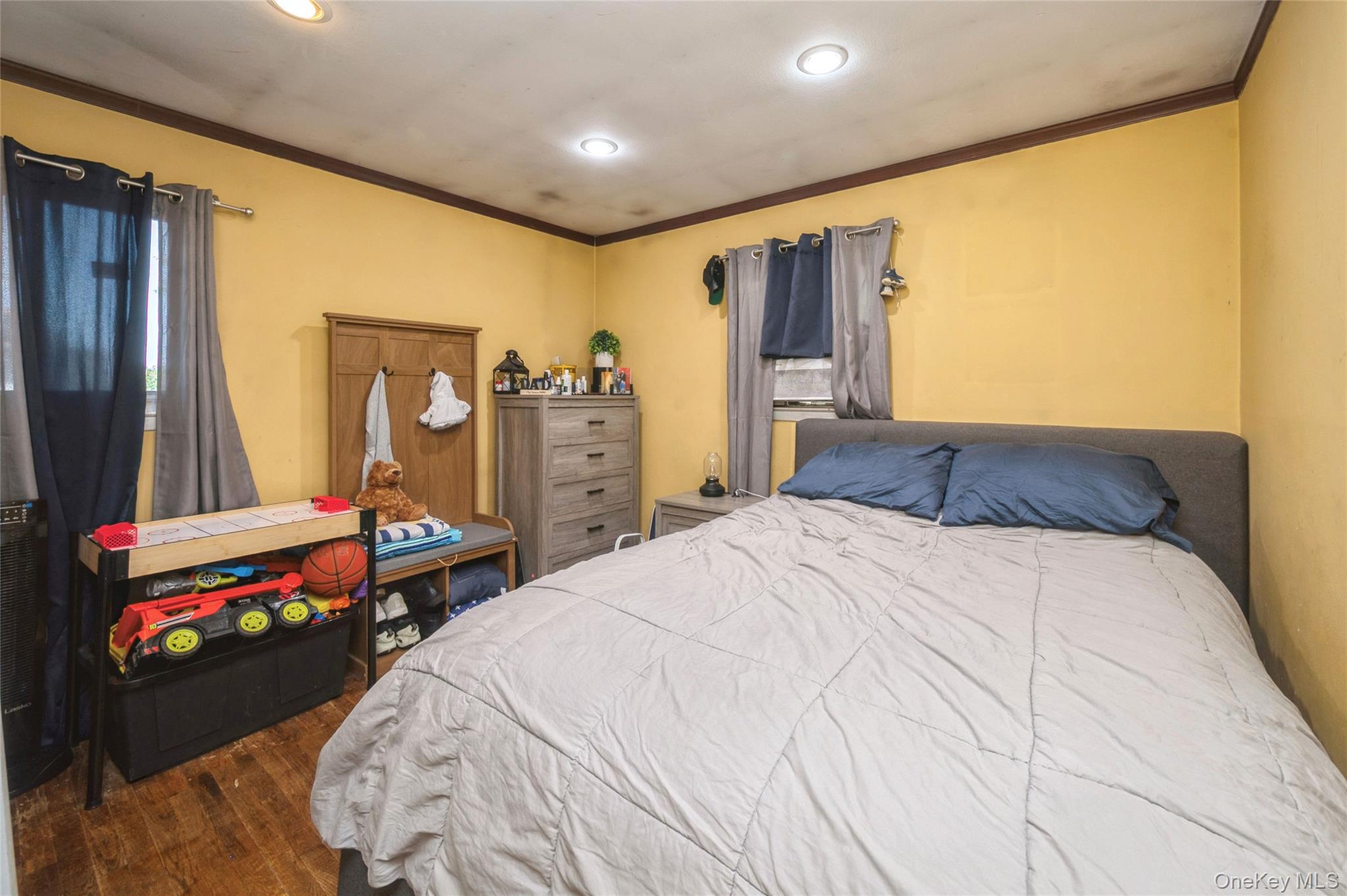 3357 Lawrence Avenue Property Photo 17