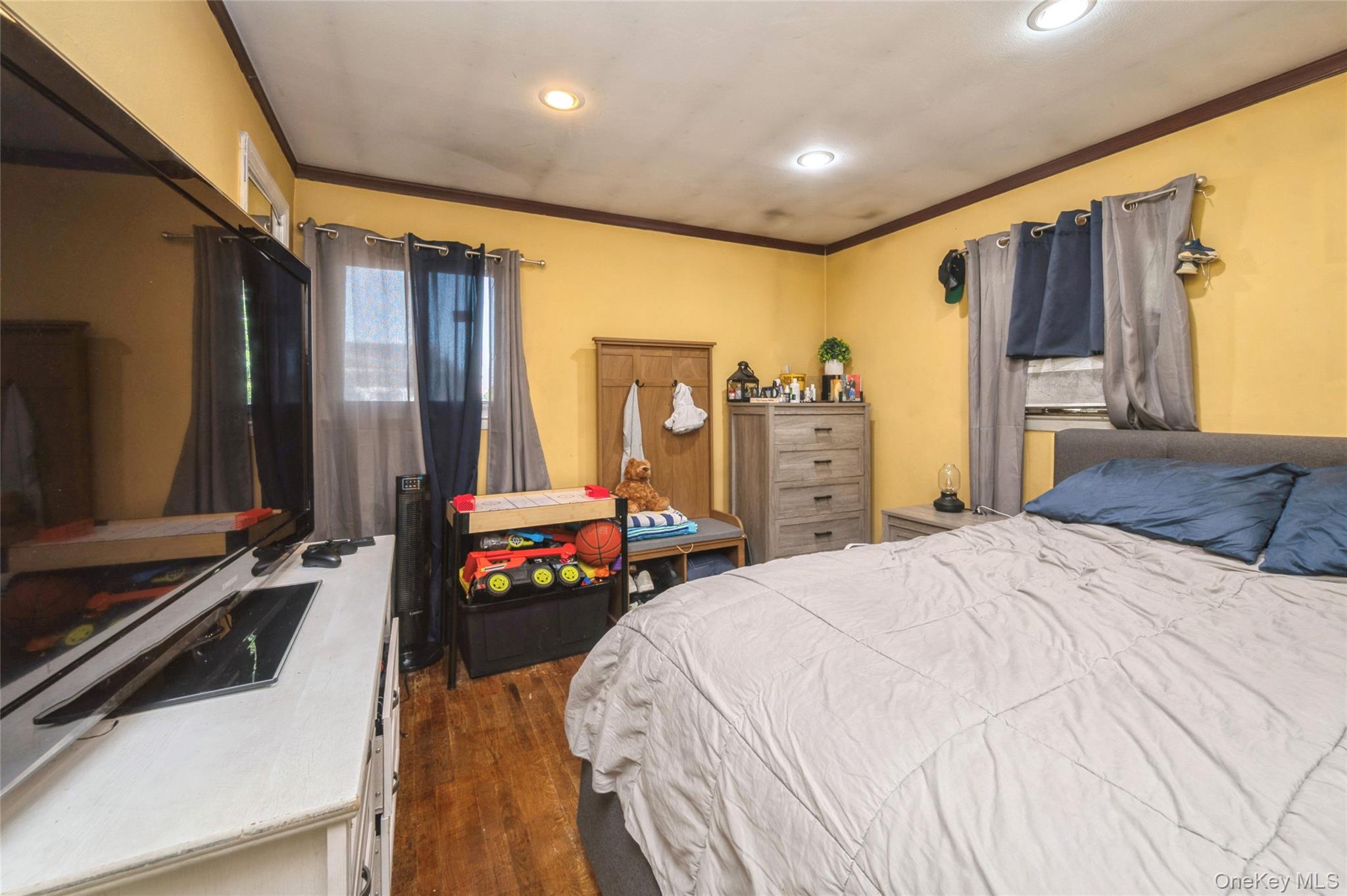 3357 Lawrence Avenue Property Photo 18