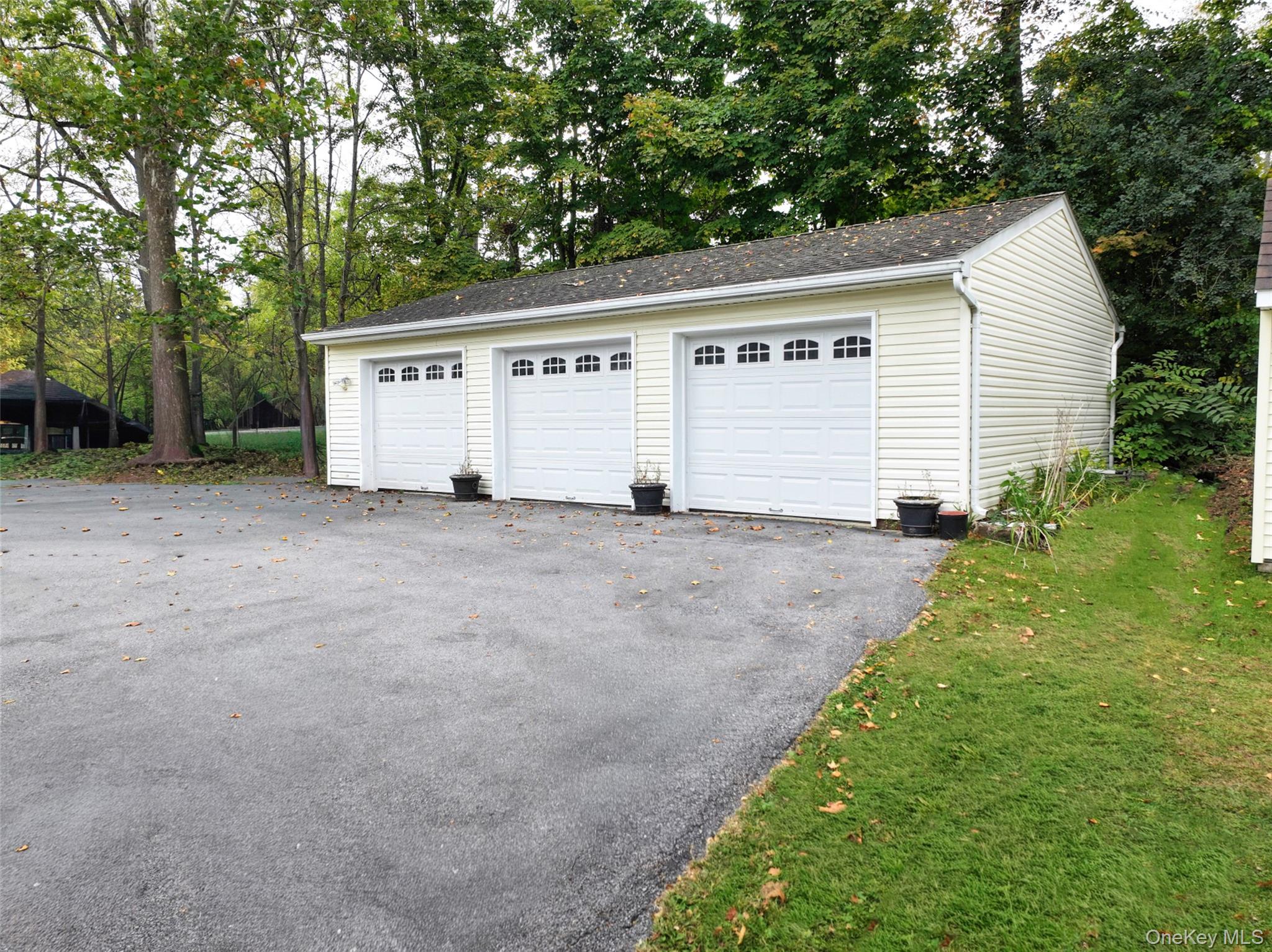 1513 State Route 17a Property Photo 4