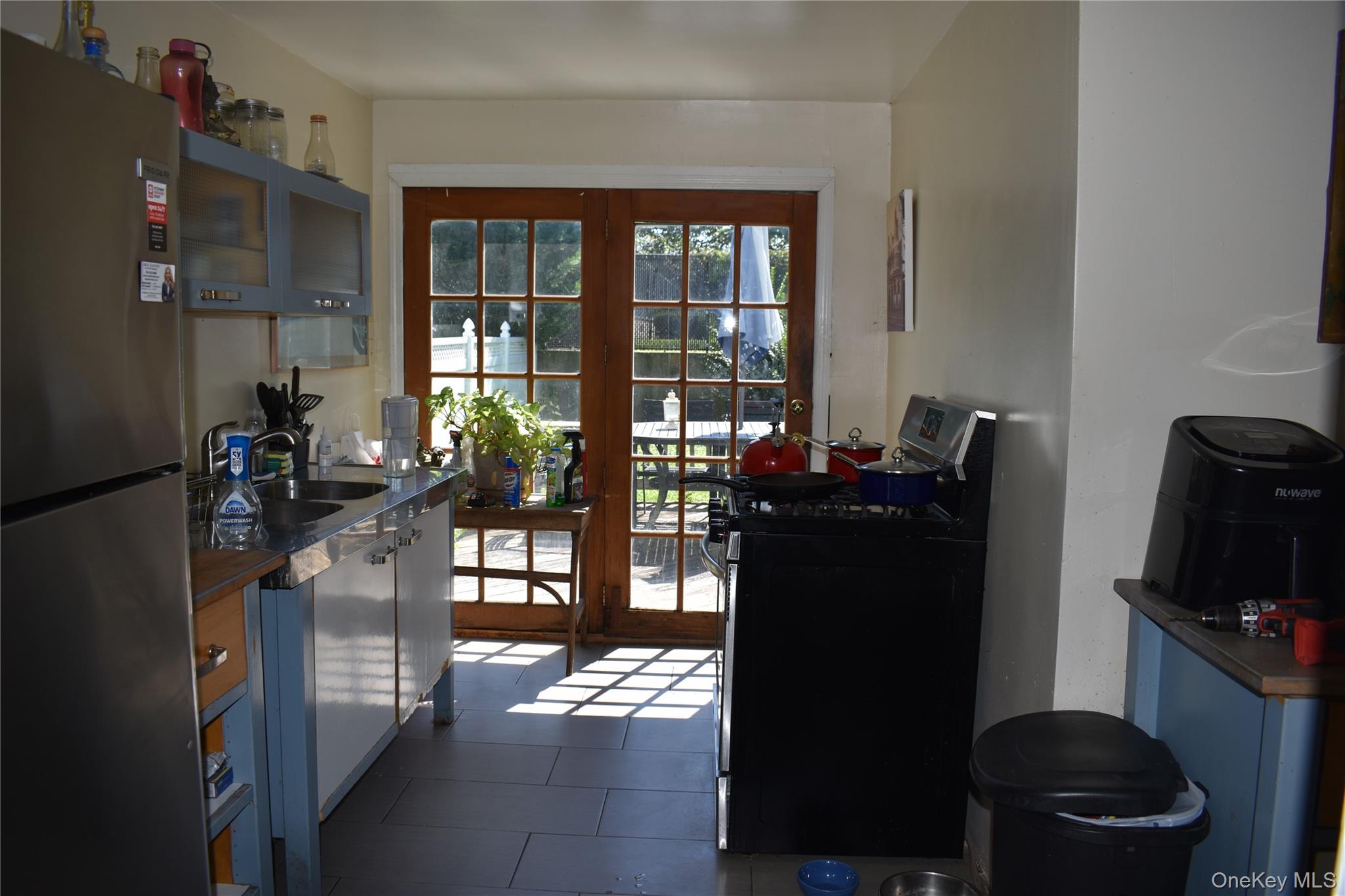 2462 Marine Place Property Photo 5