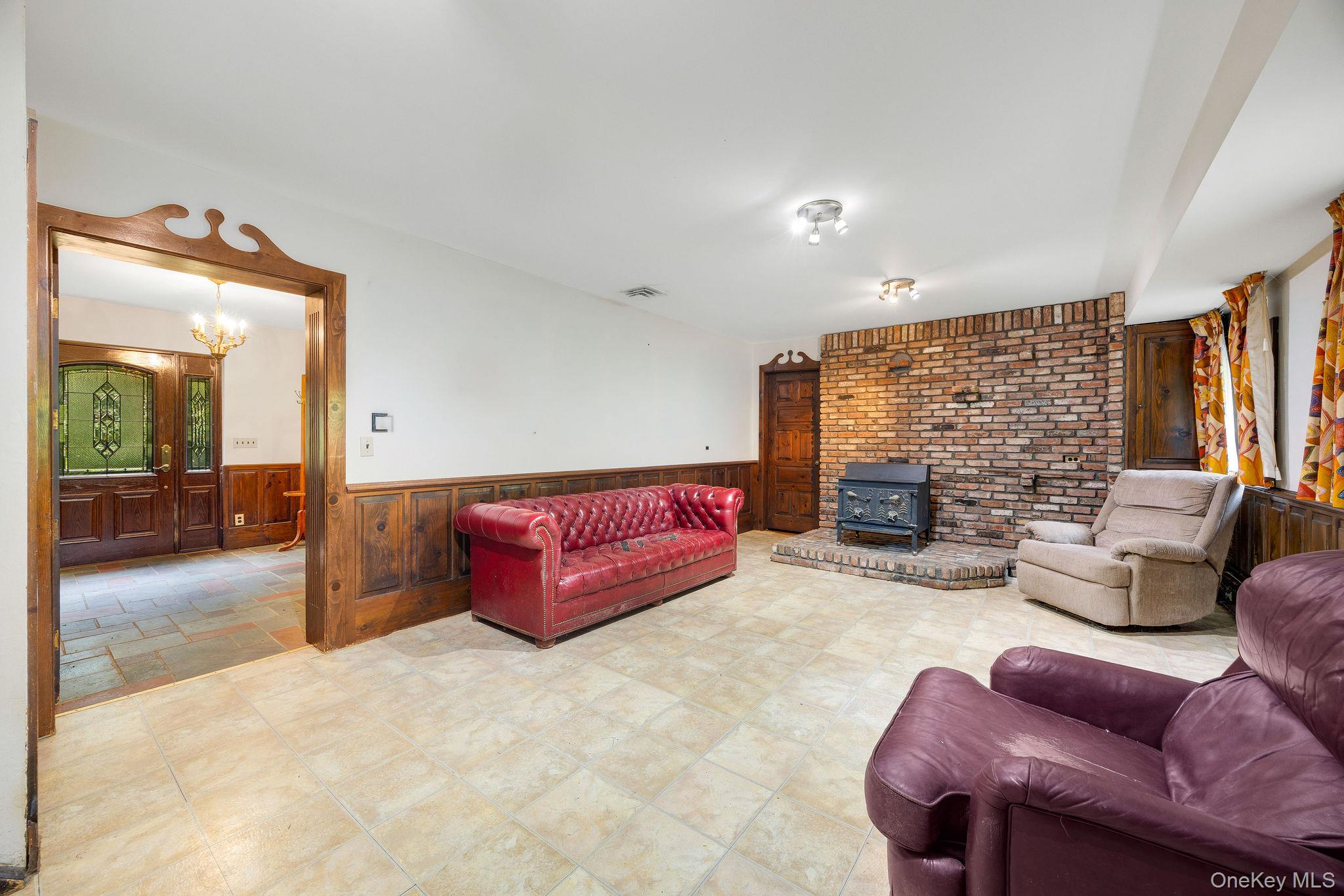 1007 Haverstraw Road Property Photo 6