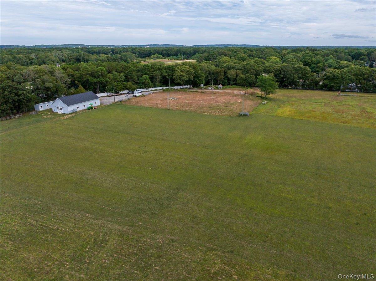 1535 Middle Road Property Photo 5