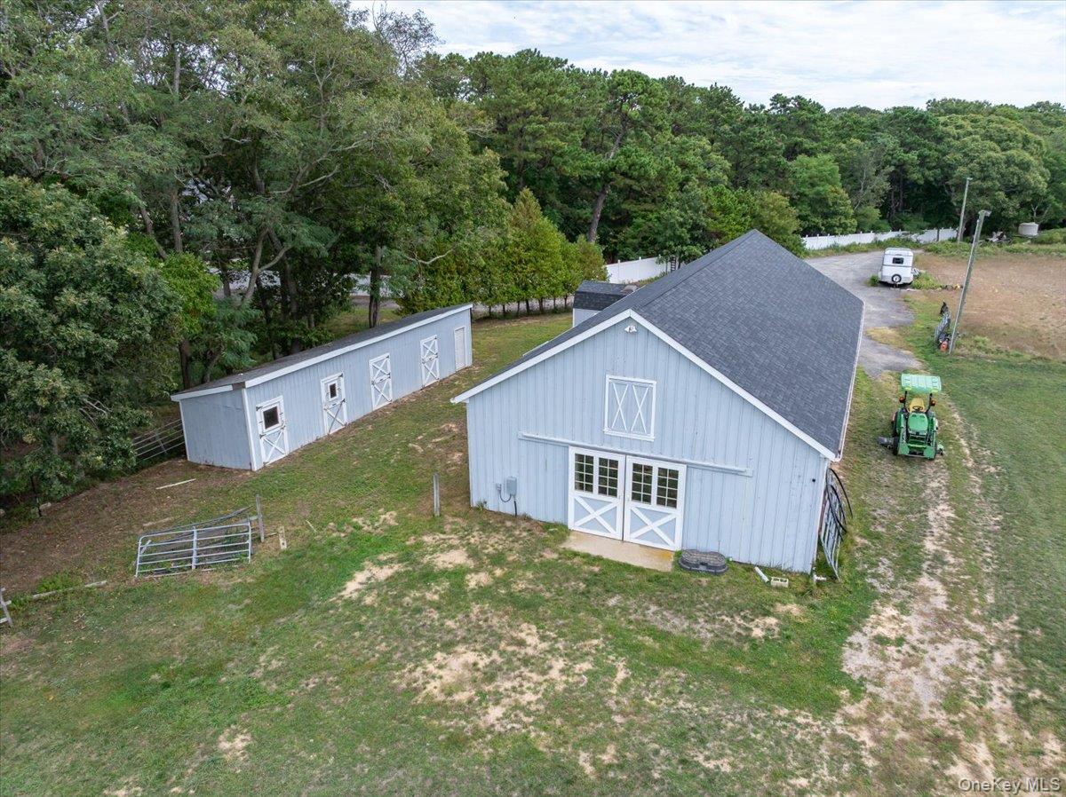 1535 Middle Road Property Photo 7