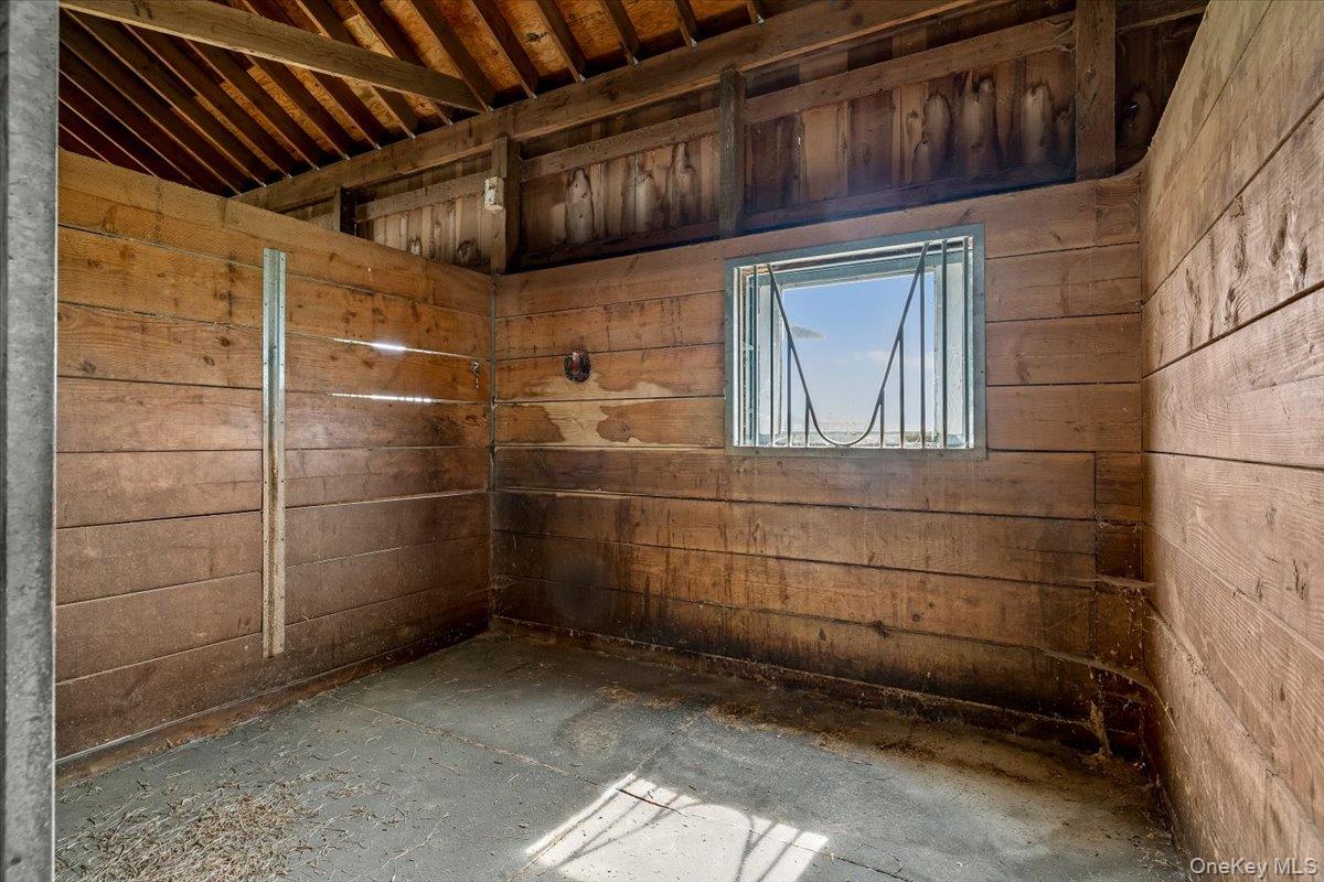 1535 Middle Road Property Photo 11