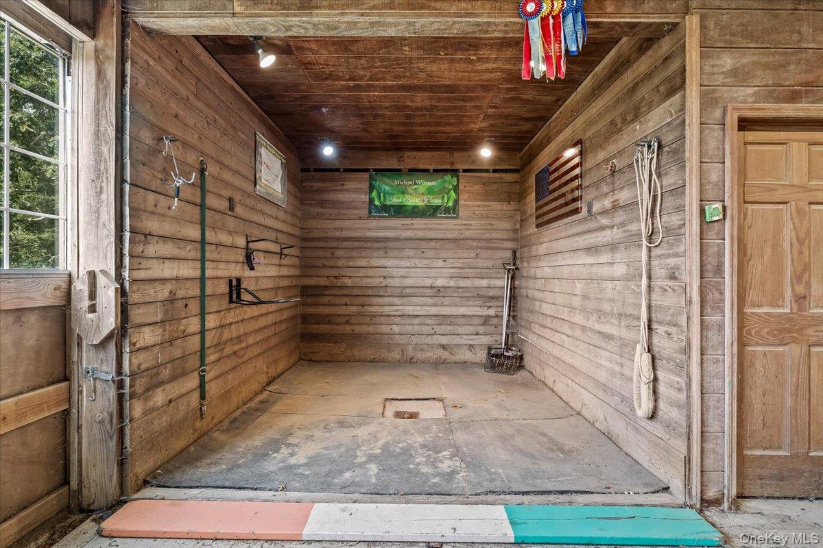 1535 Middle Road Property Photo 14
