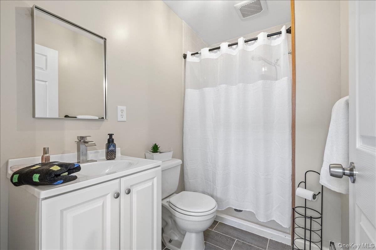 112 King Street Property Photo 11