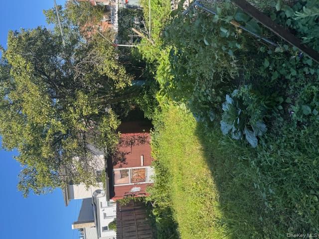 841 E 226th Street Property Photo 3