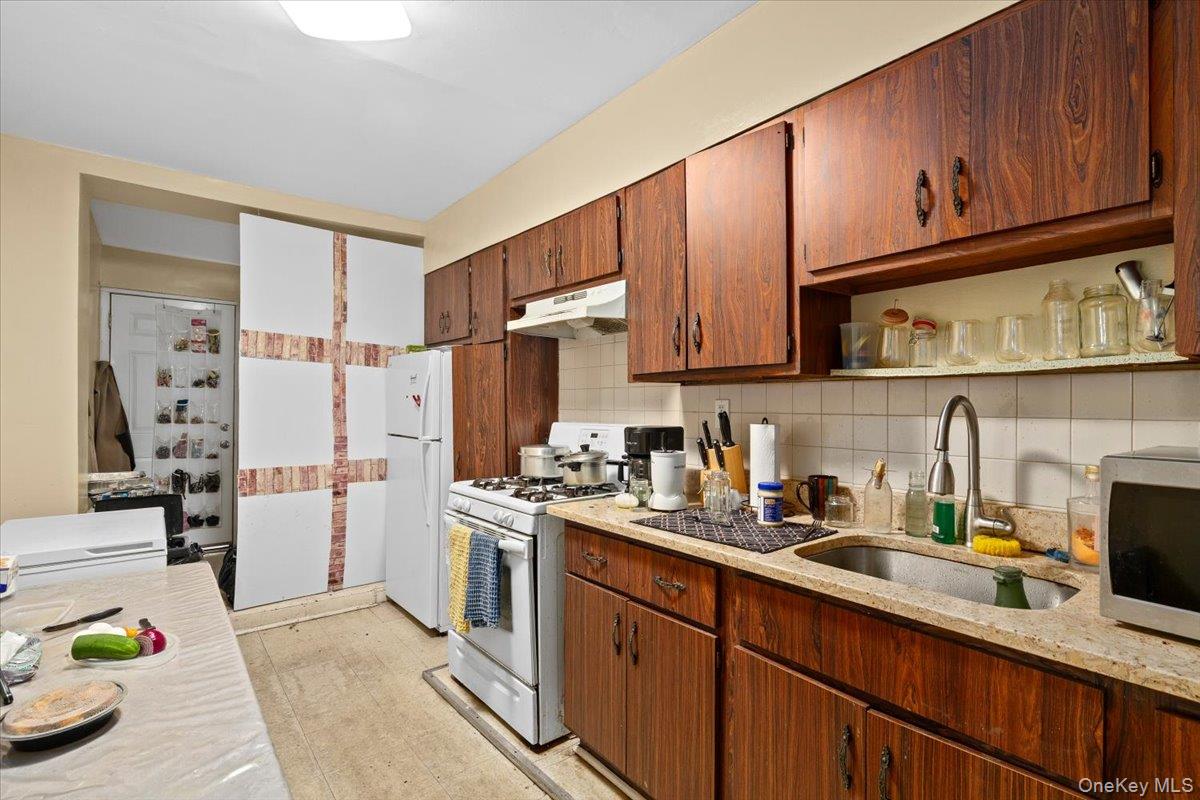 515 E 26th Street Property Photo 19