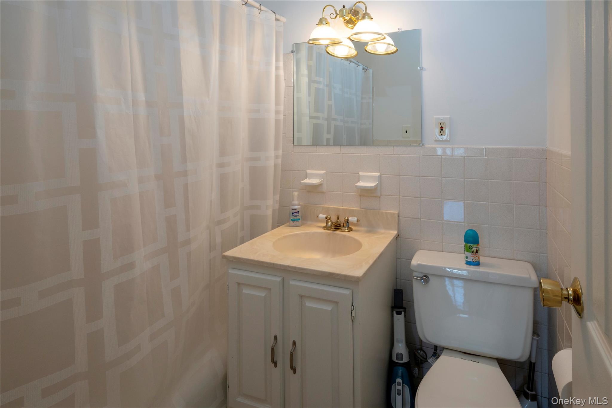 200 Diplomat Drive 8b Property Photo 14