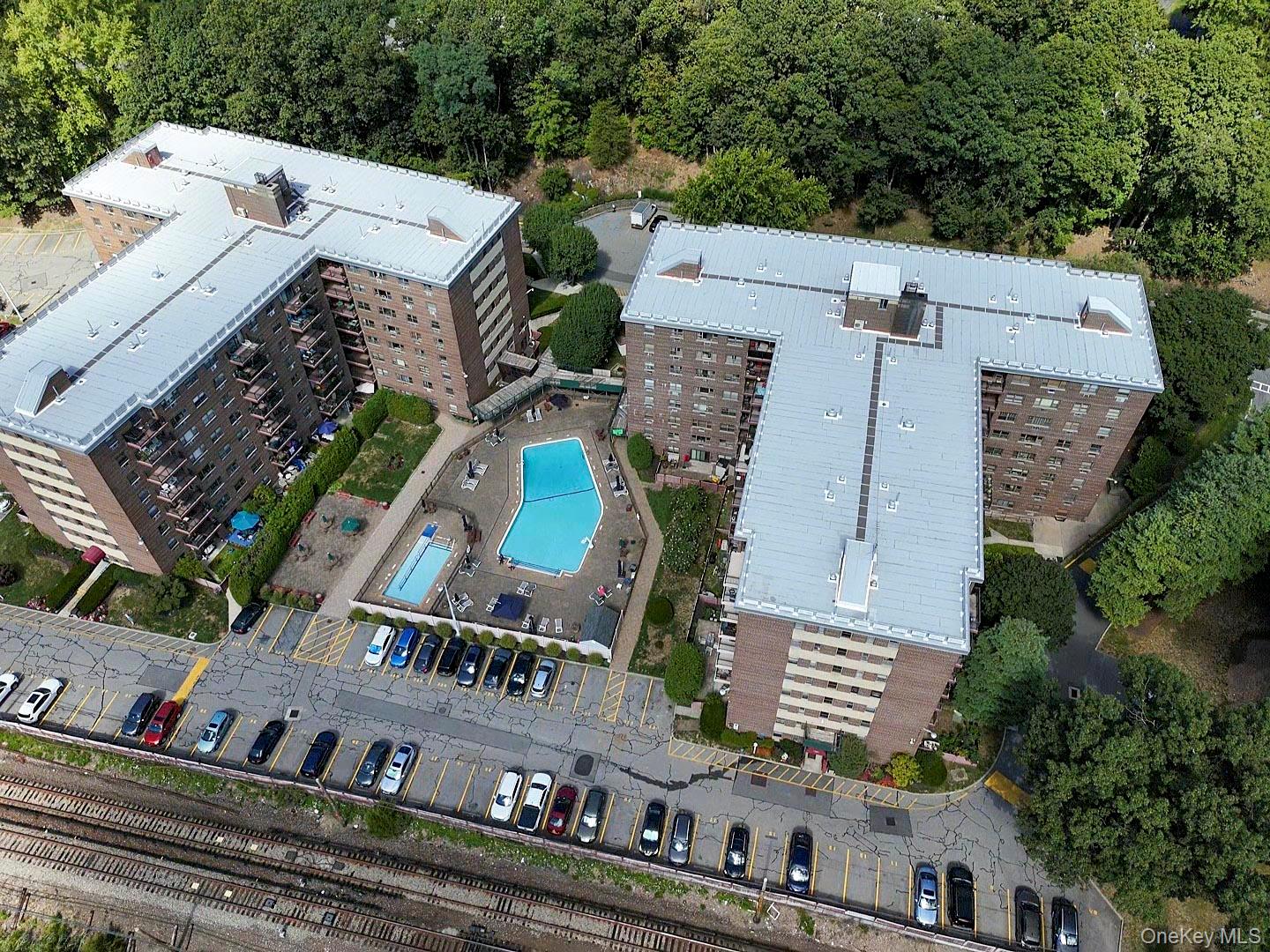 200 Diplomat Drive 8b Property Photo 28