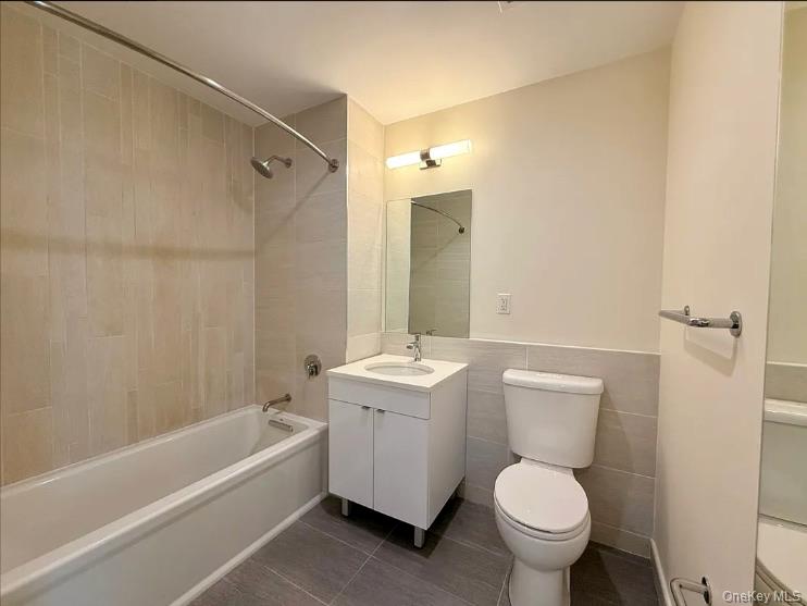 25-21 43rd Avenue Property Photo 5