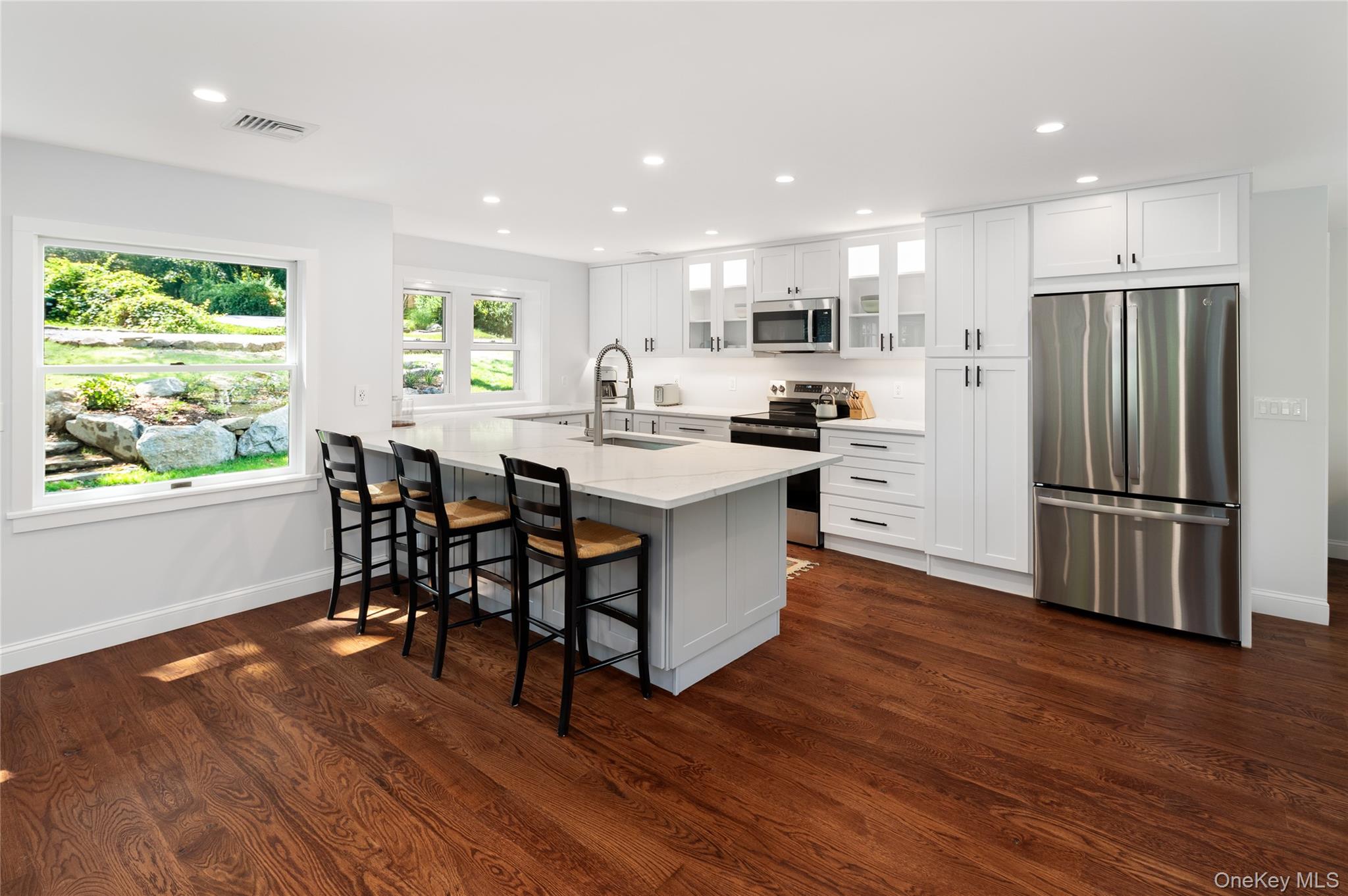 9 S Shore Drive Property Photo 6