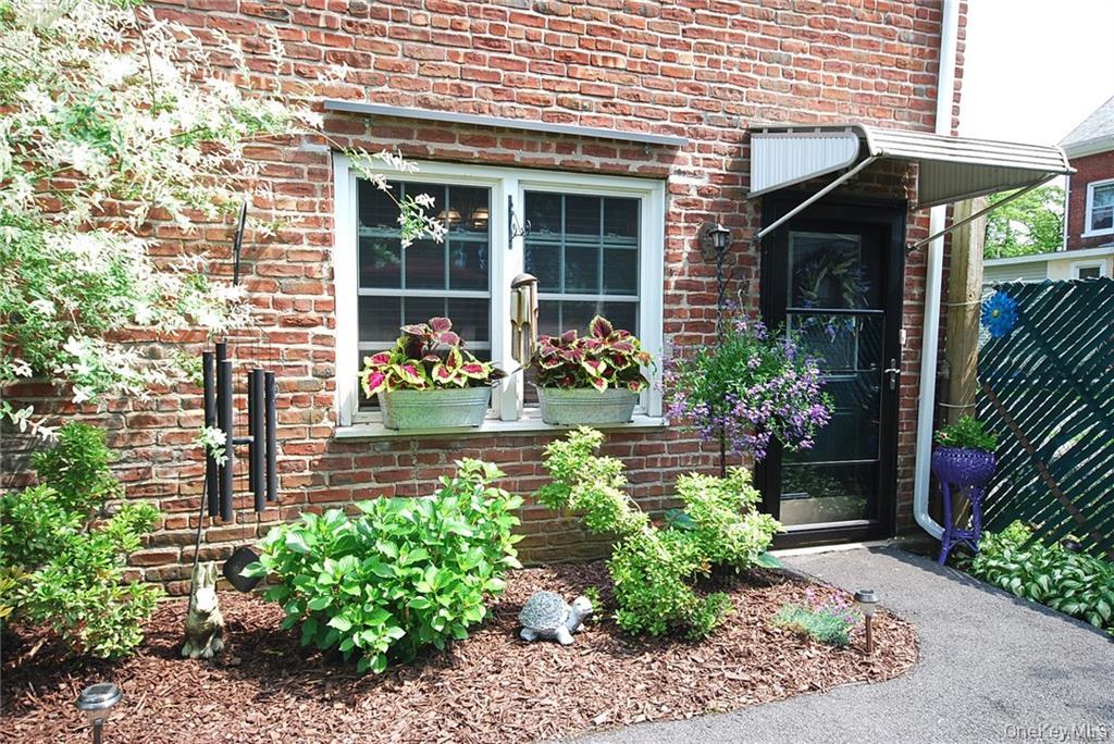 158 6th Street Property Photo 2