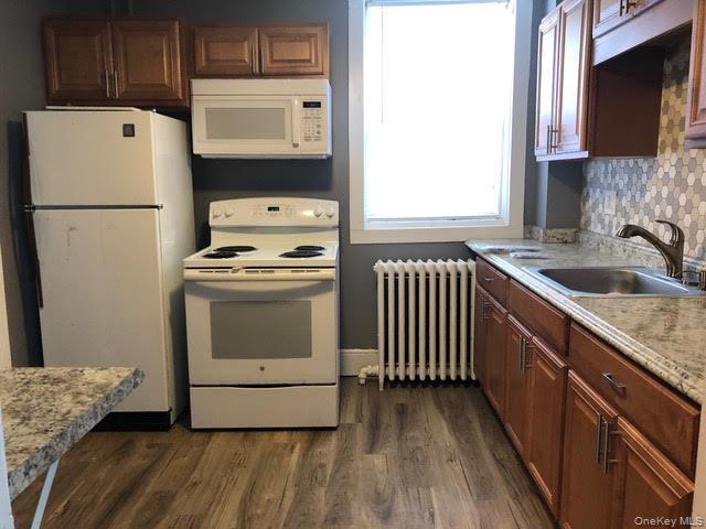 158 6th Street Property Photo 4