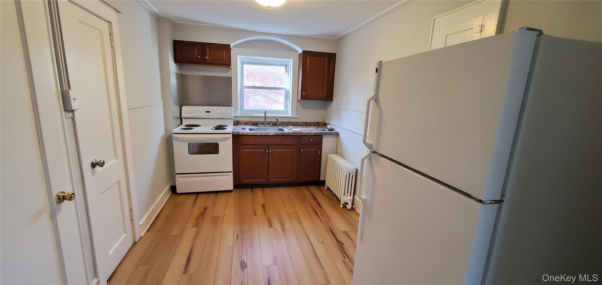 158 6th Street Property Photo 5