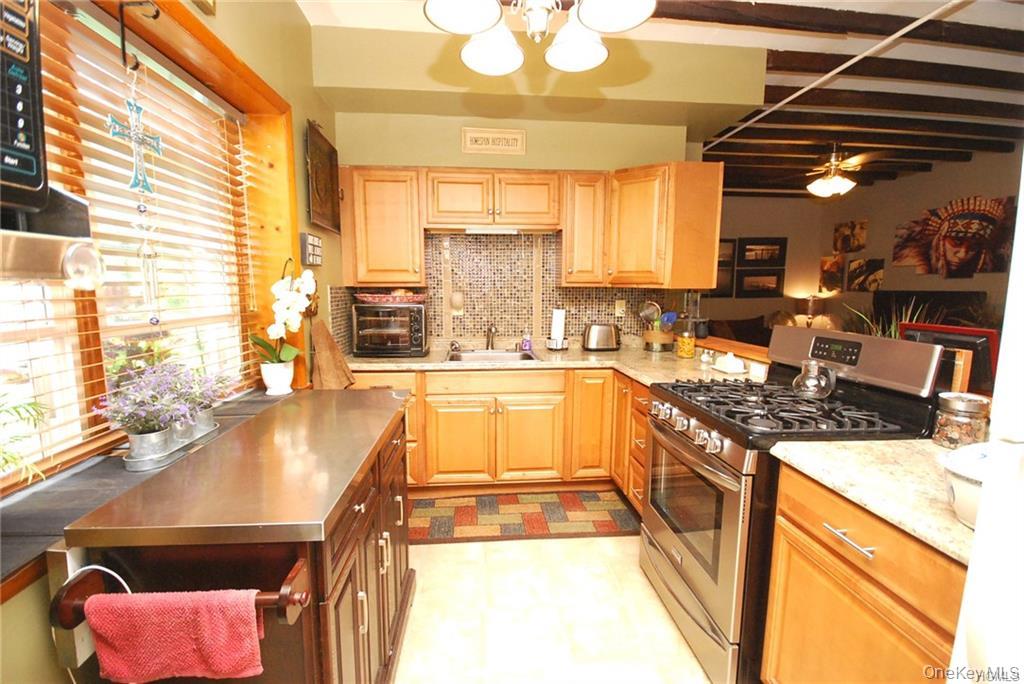 158 6th Street Property Photo 9