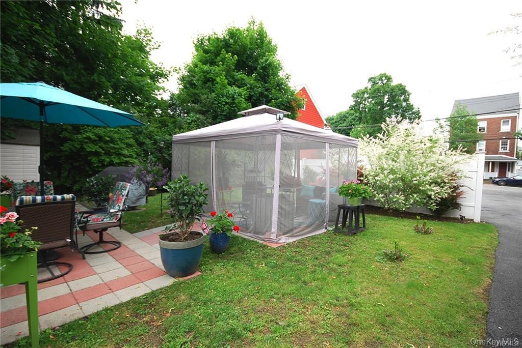 158 6th Street Property Photo 11