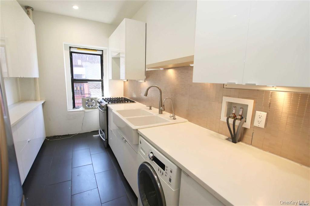 43-33 48 Street 6d Property Photo 7
