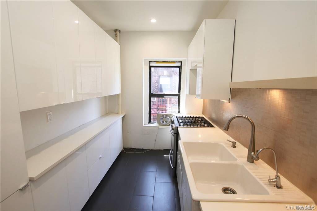 43-33 48 Street 6d Property Photo 8