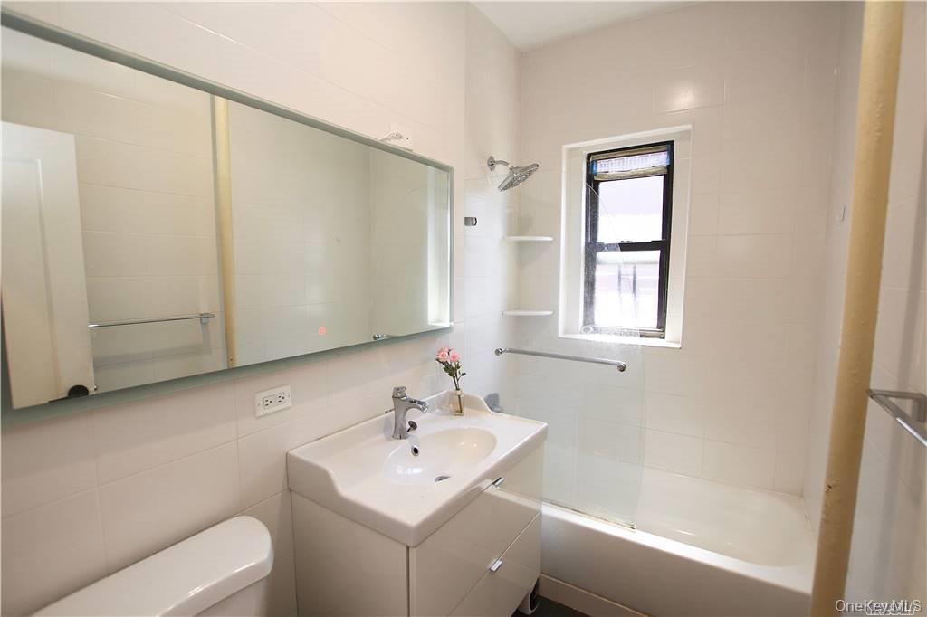 43-33 48 Street 6d Property Photo 9