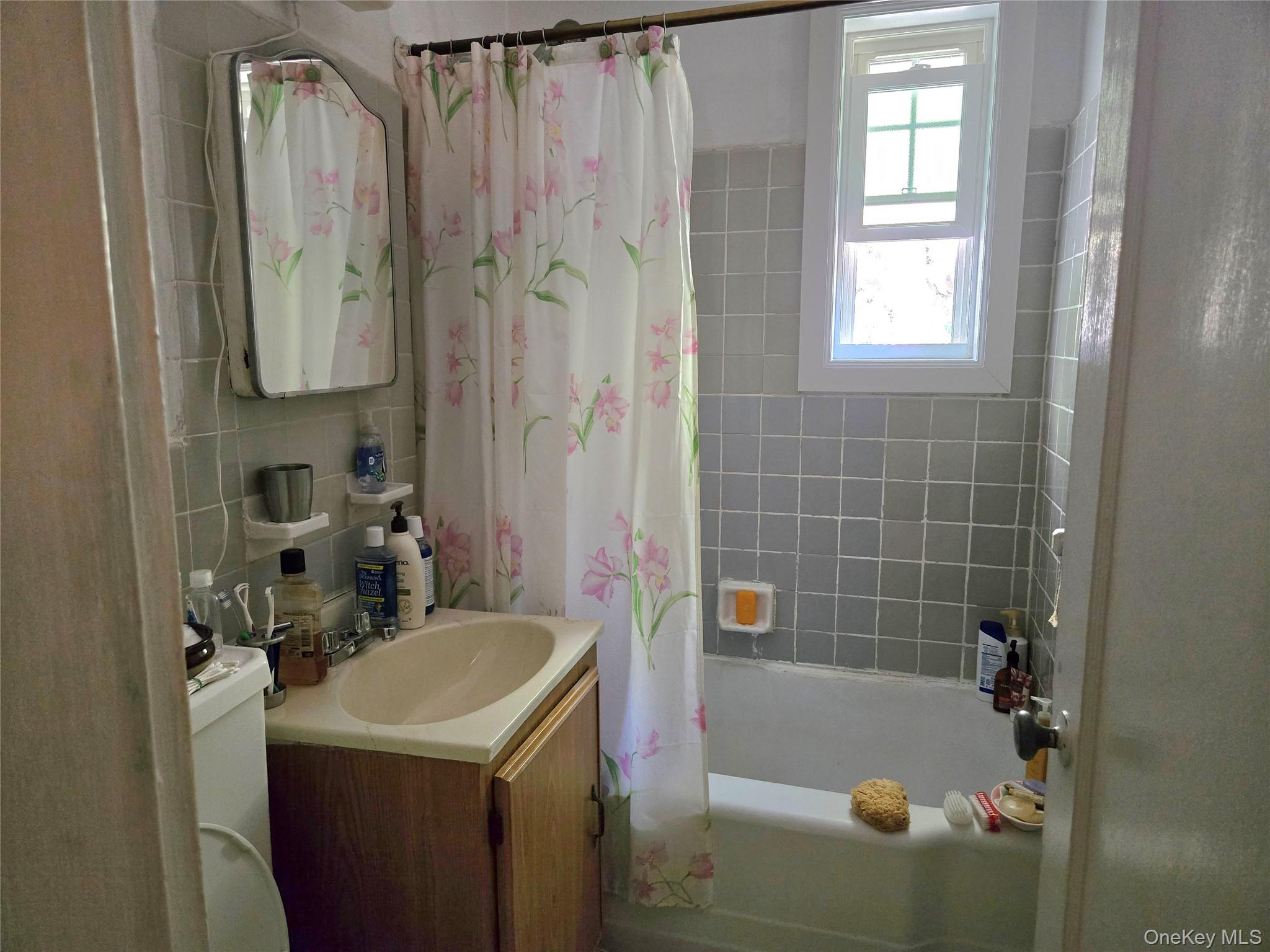 230-06 Kingsbury Avenue B Property Photo 10