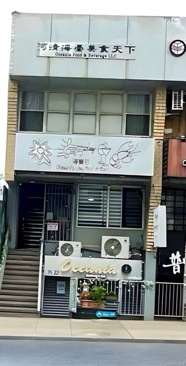 35-22 Farrington Street Property Photo 1