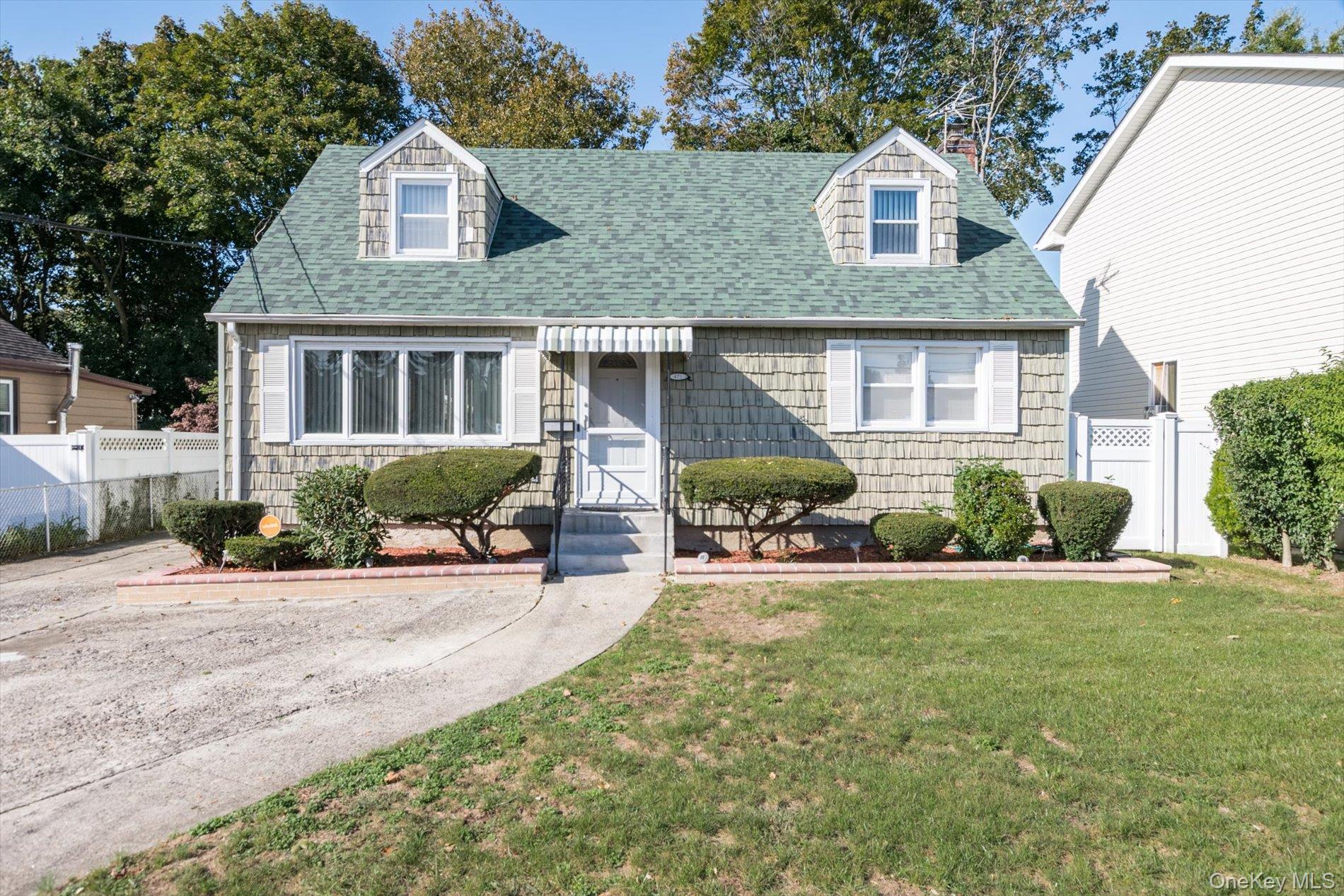 472 Emerson Street Property Photo 1