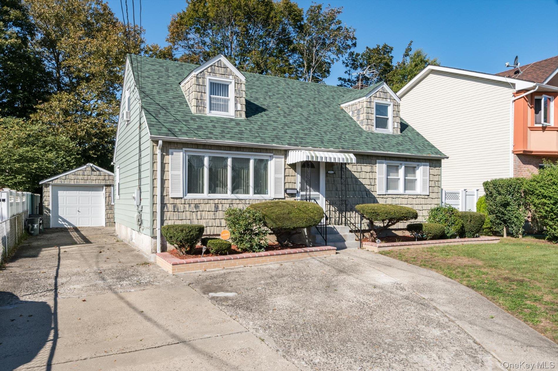 472 Emerson Street Property Photo 2
