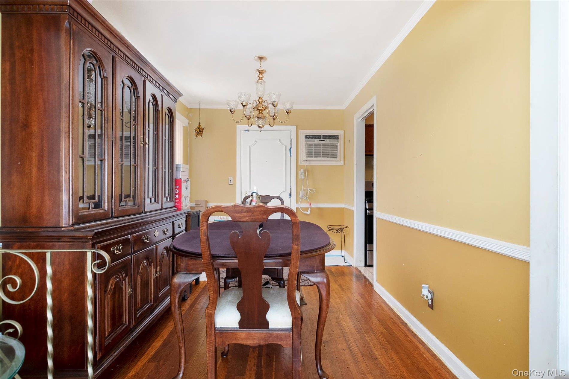472 Emerson Street Property Photo 6