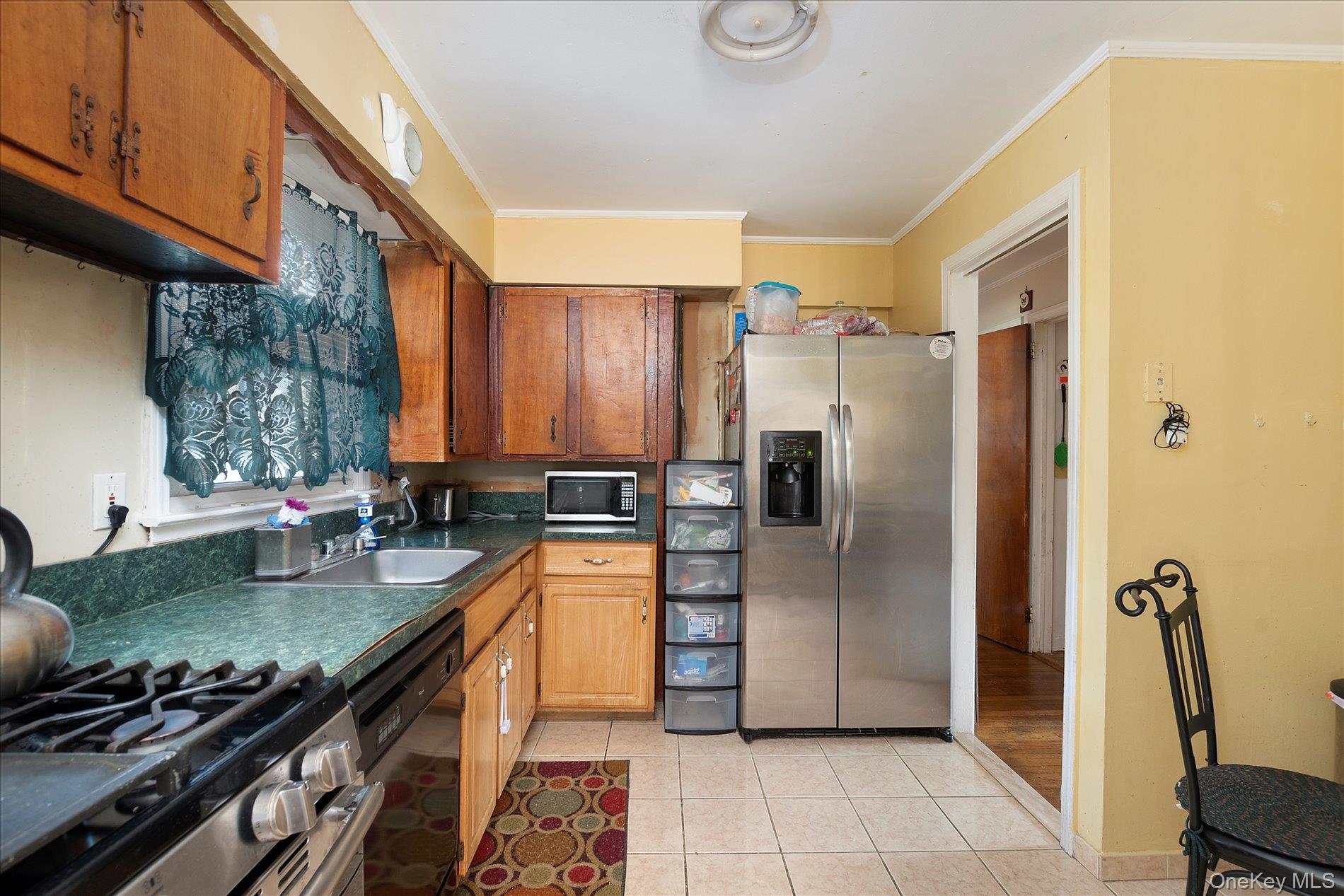 472 Emerson Street Property Photo 8