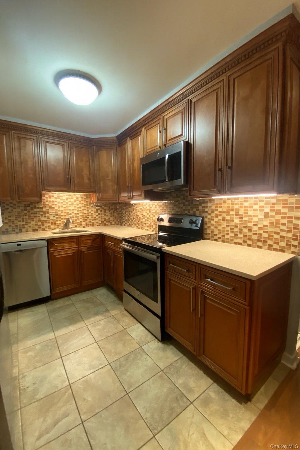 724 166th Street 5d Property Photo 12