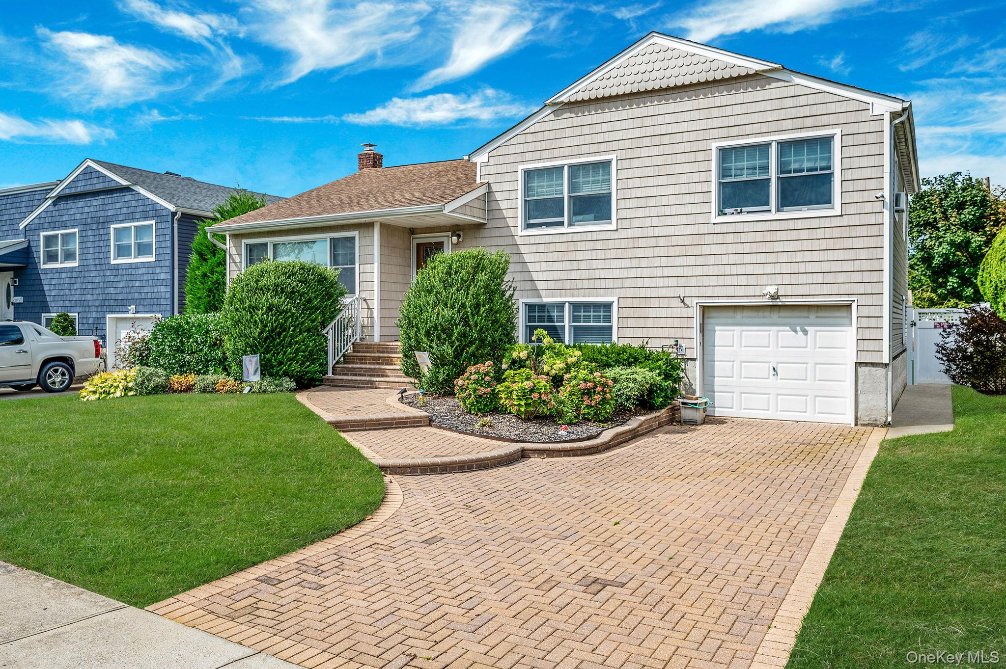 552 Benton Road Property Photo 1