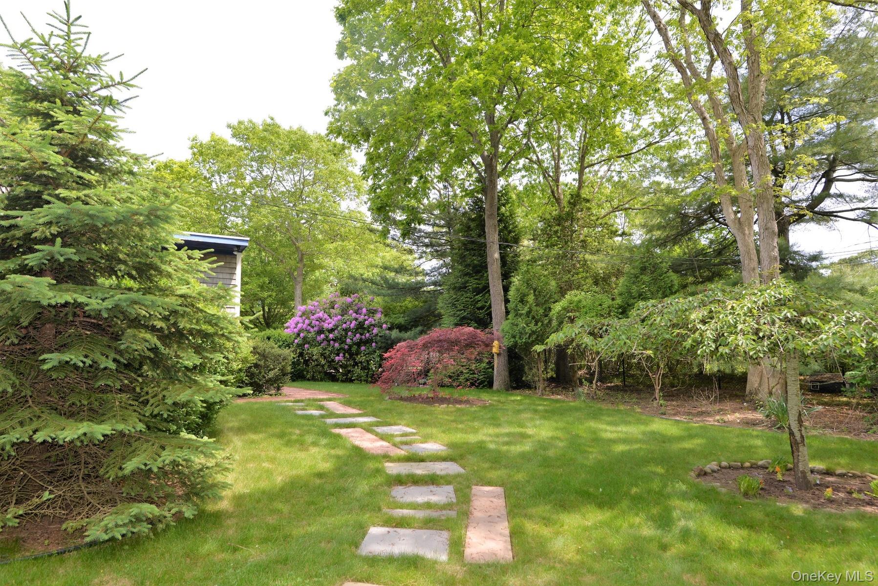 11 West Drive Property Photo 2